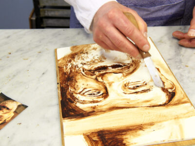 cacao schilderij wordt gemaakt